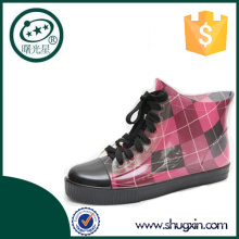 Botas de chuva em pvc pretas e brilhantes antiderrapantes para meninas no atacado D-615